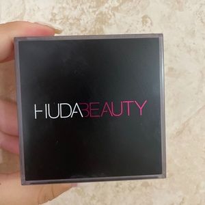 New Huda Beauty Setting Powder